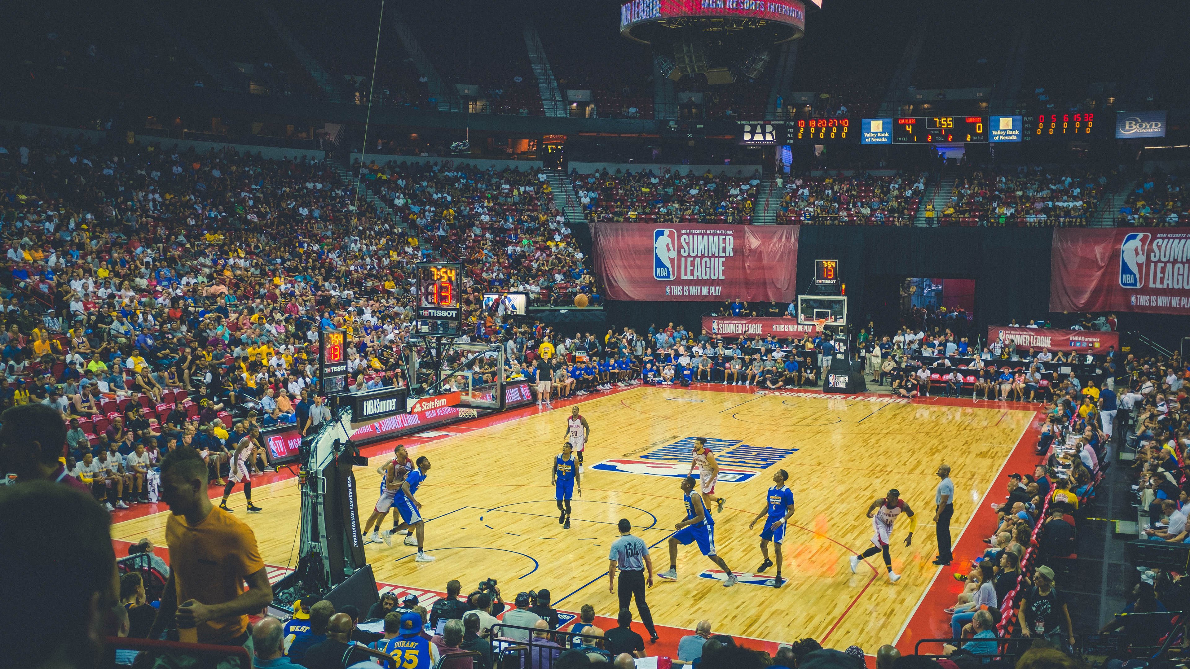 _疫情后首次线下大赛，观众热情高涨_，疫情期间线上线下的挑战